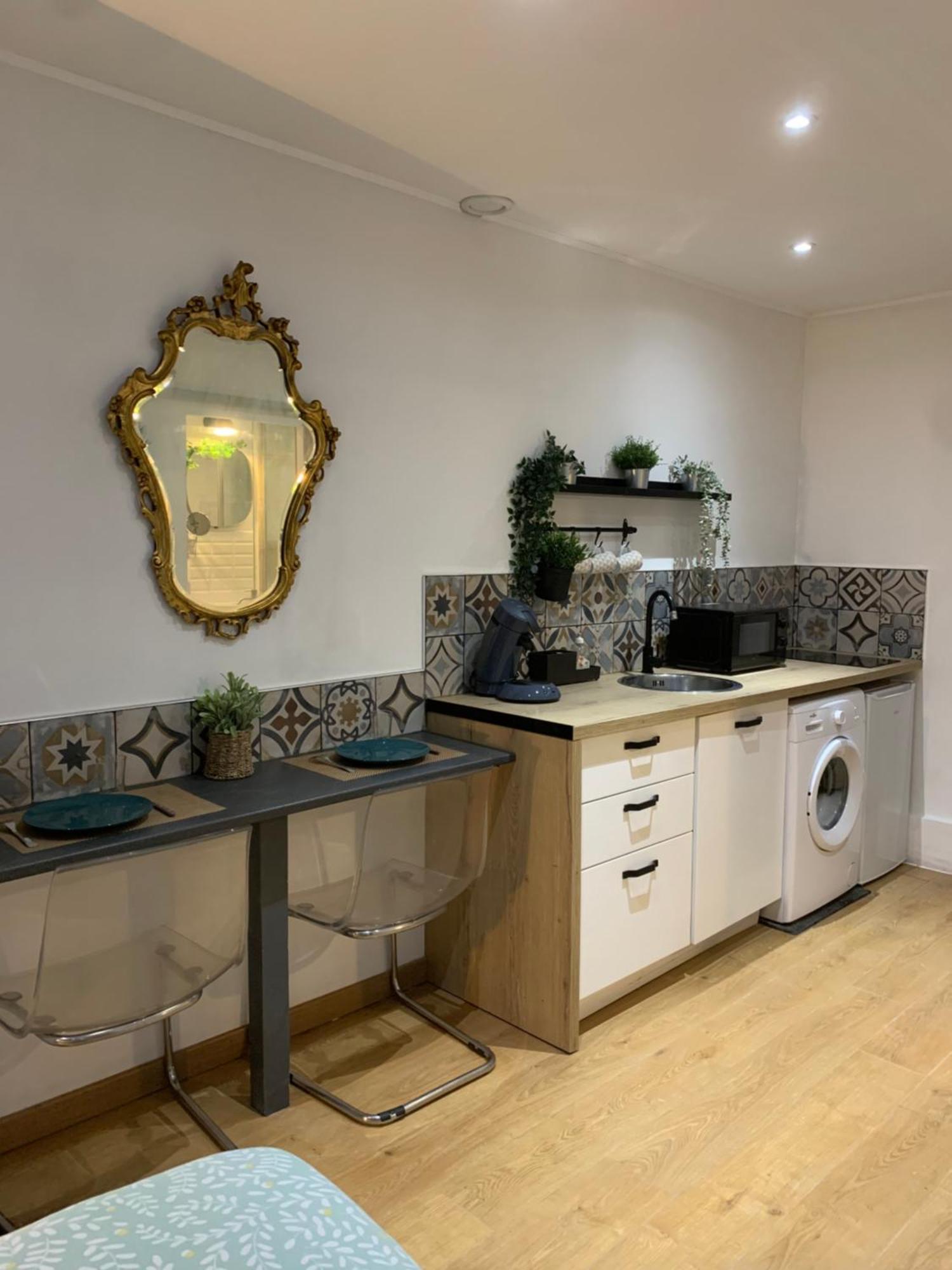 Velours & Balneo Apartment *